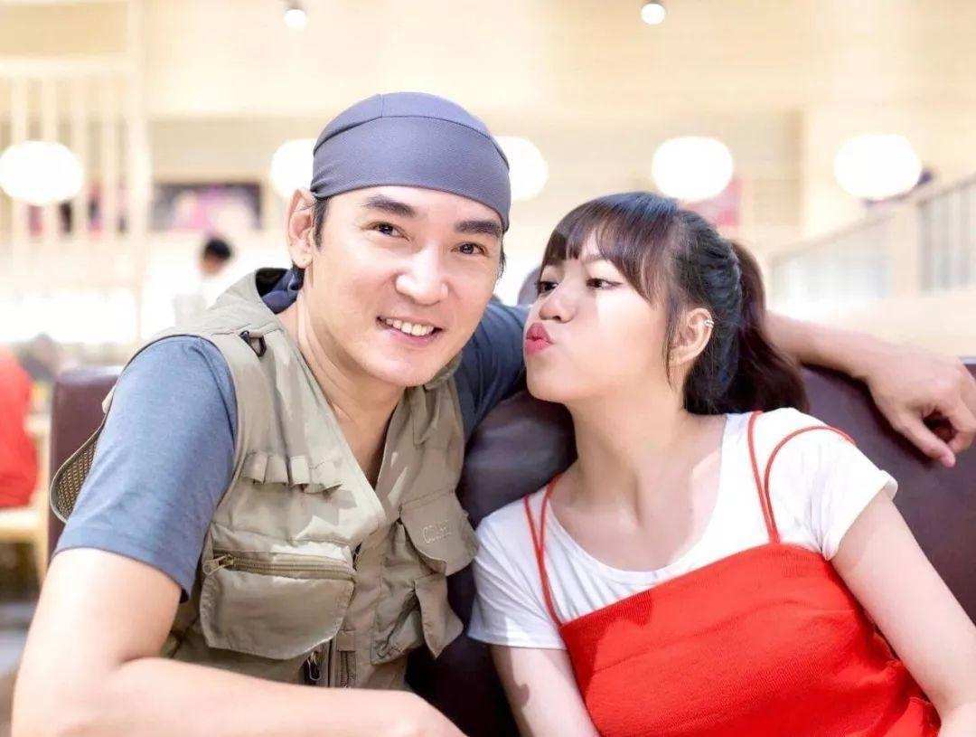 焦恩俊发文聪慧的女人辛苦了,与二婚妻子各玩各的