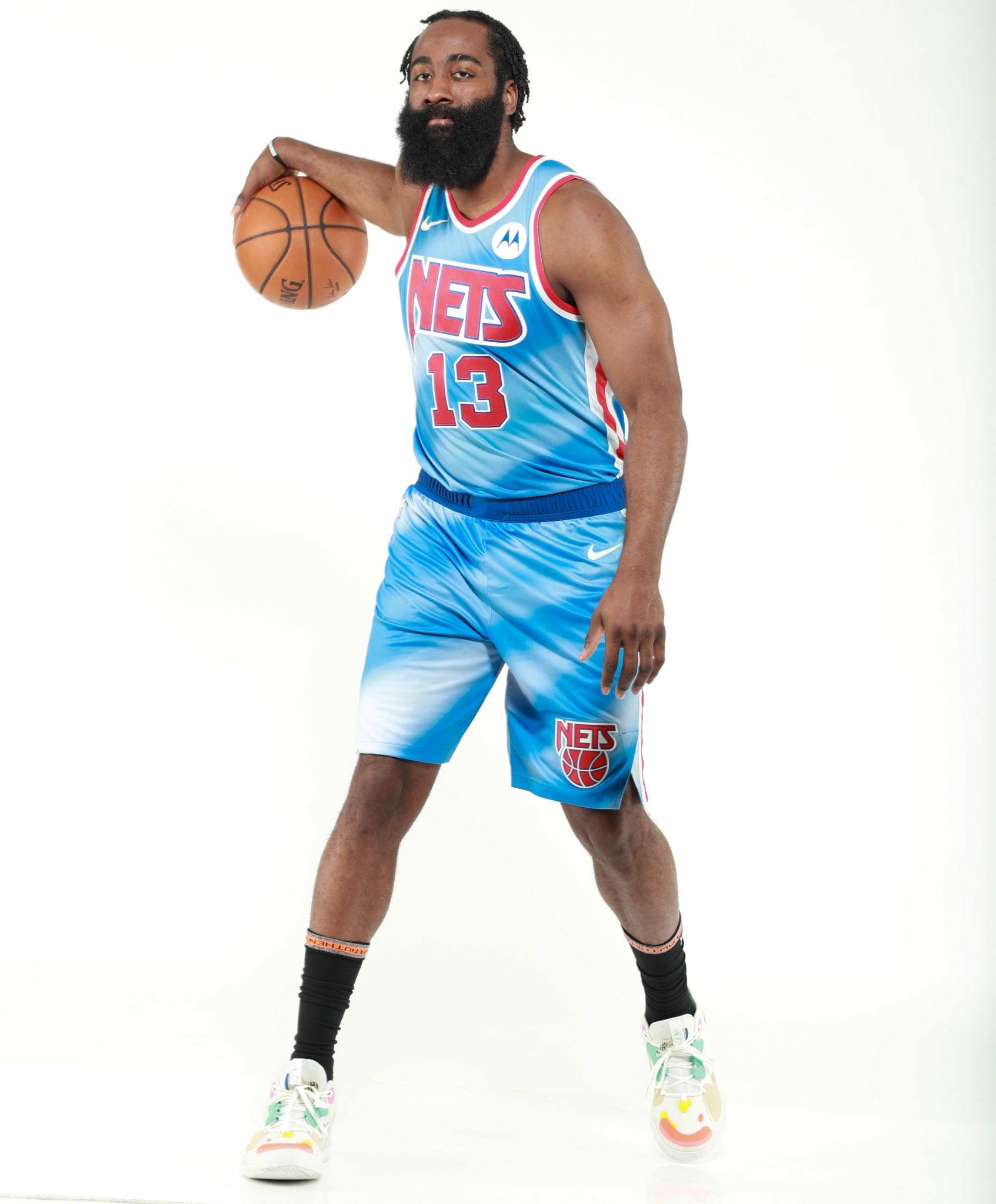 组图:哈登篮网定妆照 大胡子如愿以偿春风得意