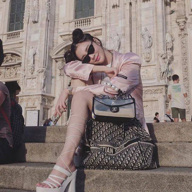 号称韩国第一美臀的女神,竟然是有颜值有身材又有能力的学霸!_李妍和