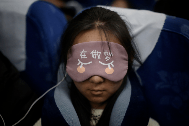 你支持男性育儿假吗?马宝一个人抚养自己太难了,她真的需要丈夫陪伴