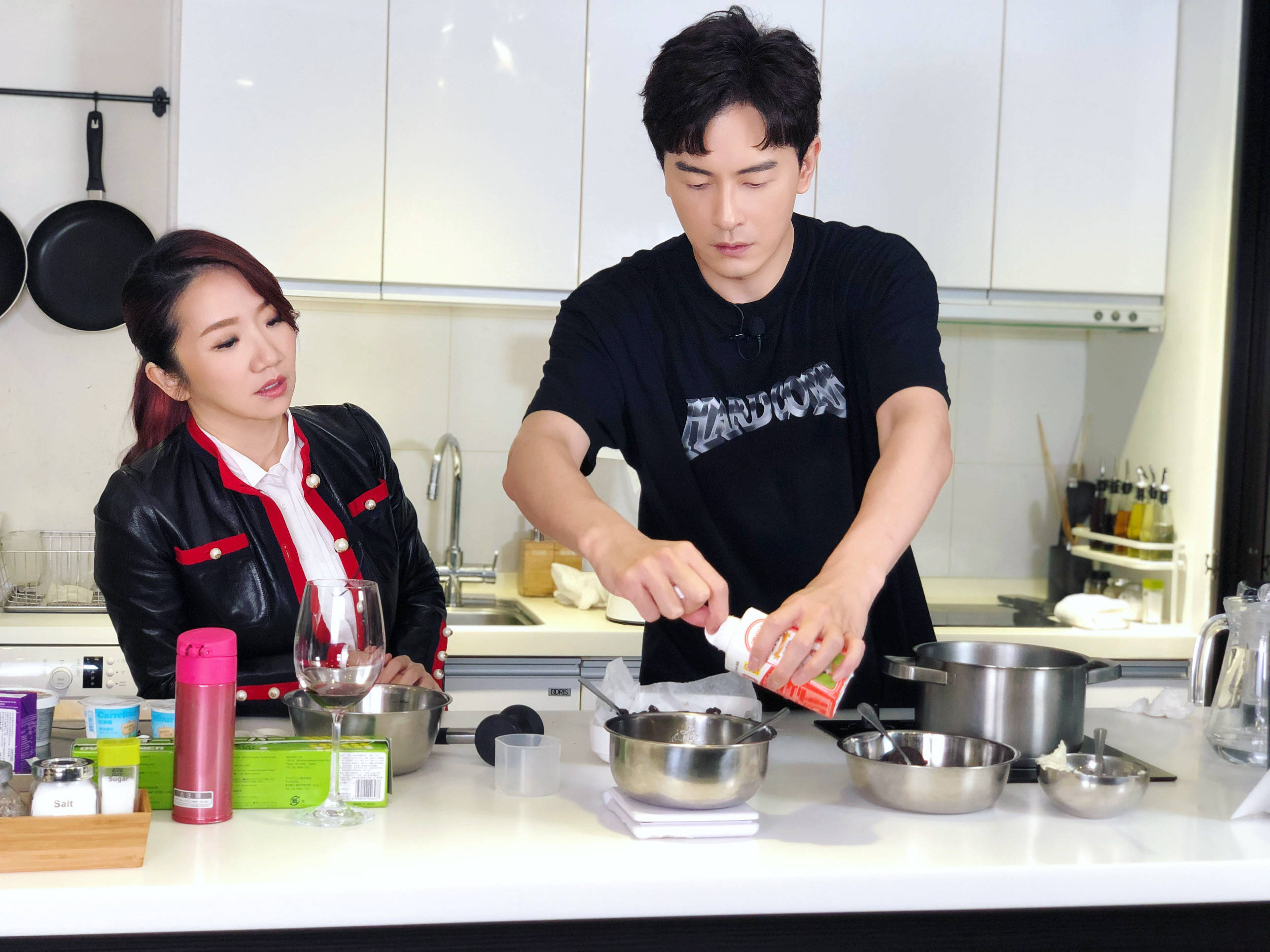 不专业厨房甜品翻车预警!陶晶莹撒热牛奶郑元畅秒变冰雕