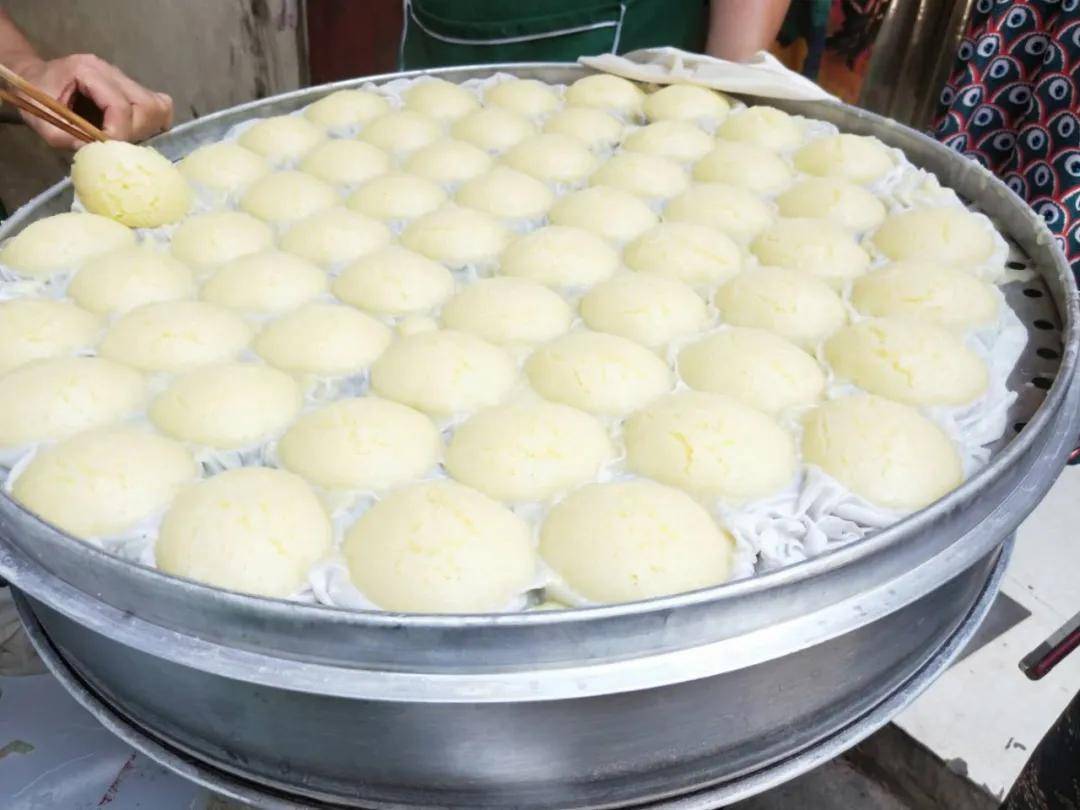 中山,土壤肥沃,水田广布,自宋代以来即盛产大米,鸭儿粑即为大米制作而