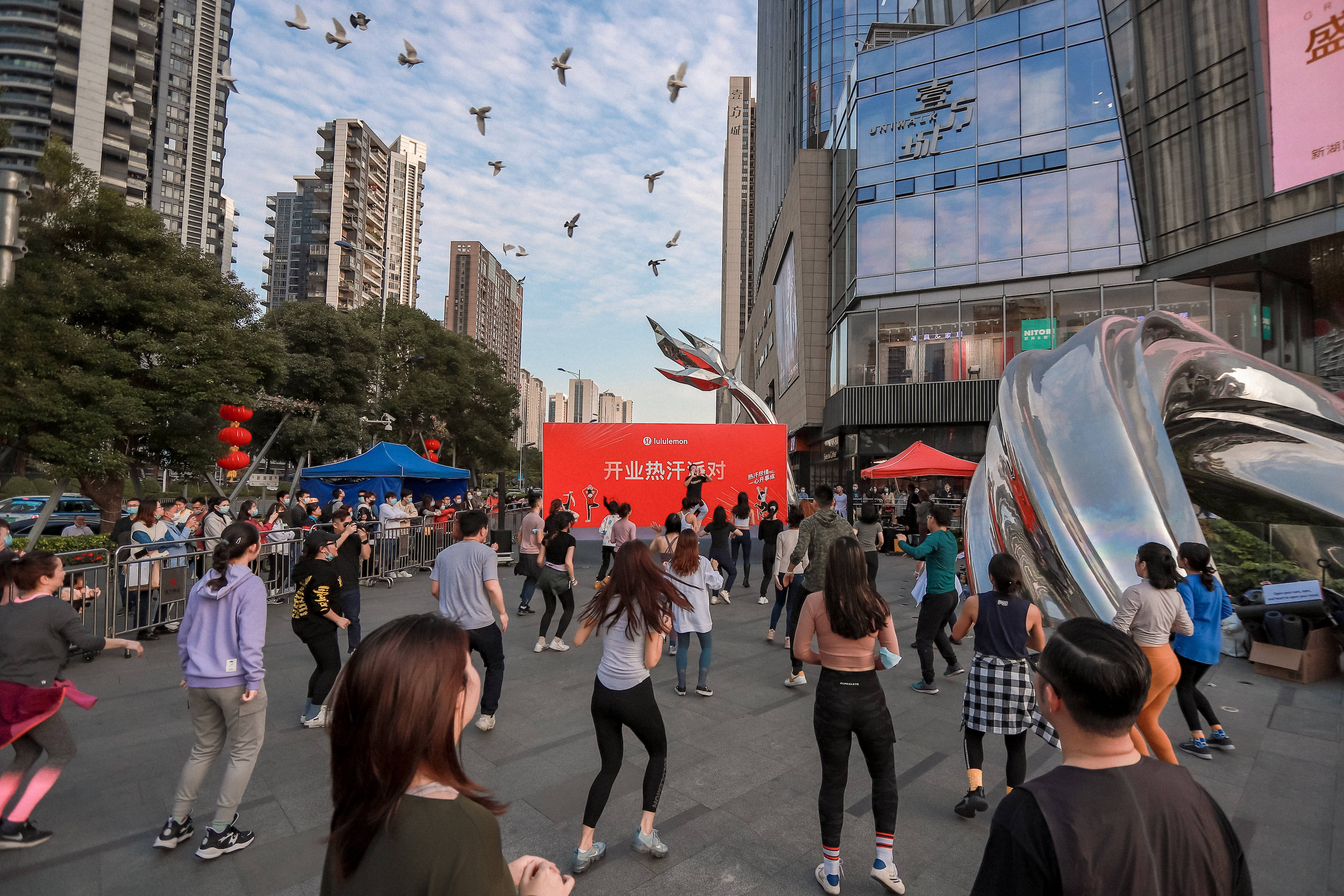 壹深热汗 心开事成 lululemon深圳壹方城门店正式开业_手机搜狐网