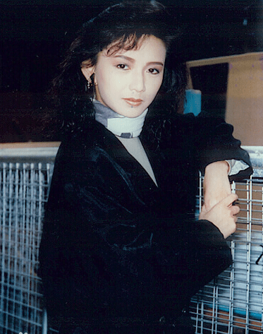 而今天要说的便是曾与梁朝伟有过一段恋情的女演员,她就是 曾华倩.