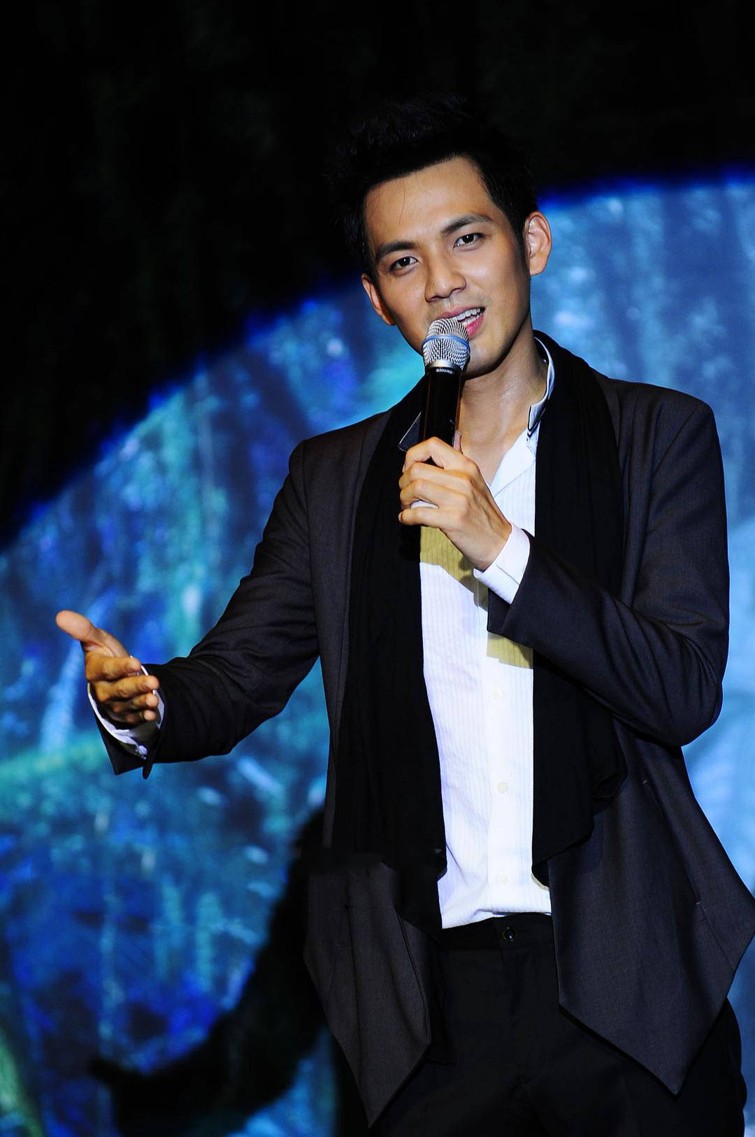 有人质疑钟汉良用配音不诚恳但他是用国语原声最多的香港演员