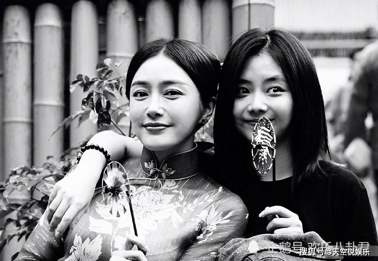 秦岚和谭松韵是什么神仙姐妹?两人相差11岁,私底下竟是好朋友