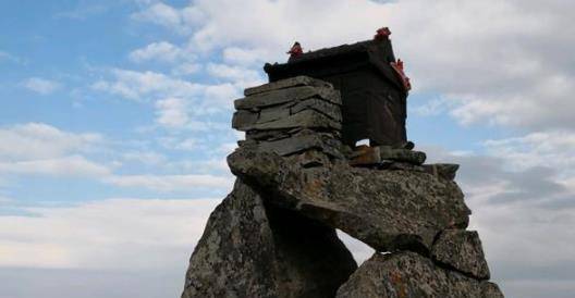 世界上非常惊险的铁庙，屹立100年不倒，建造史至今仍是千古谜团