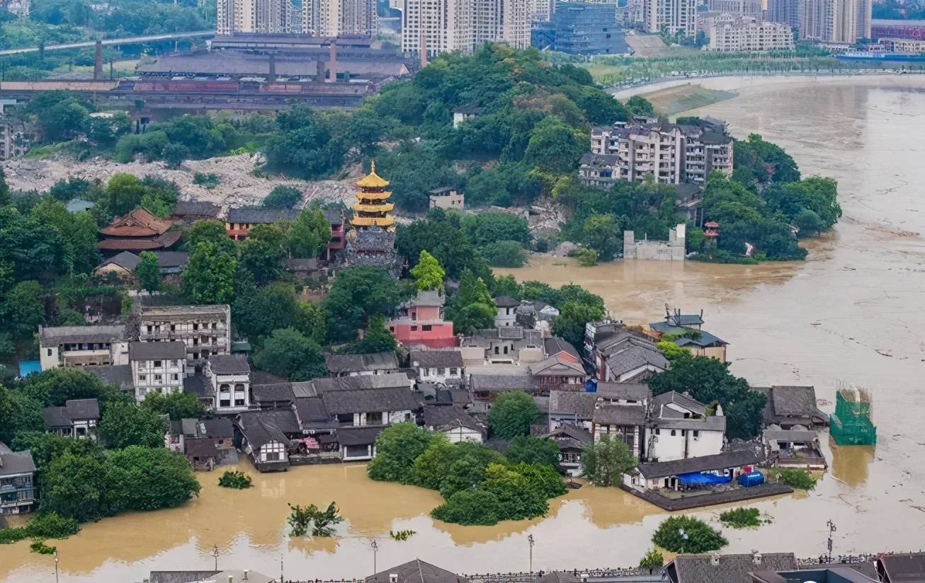 号外！重庆网红磁器口旁惊现无人区，网红打卡地缘何沦为空城？