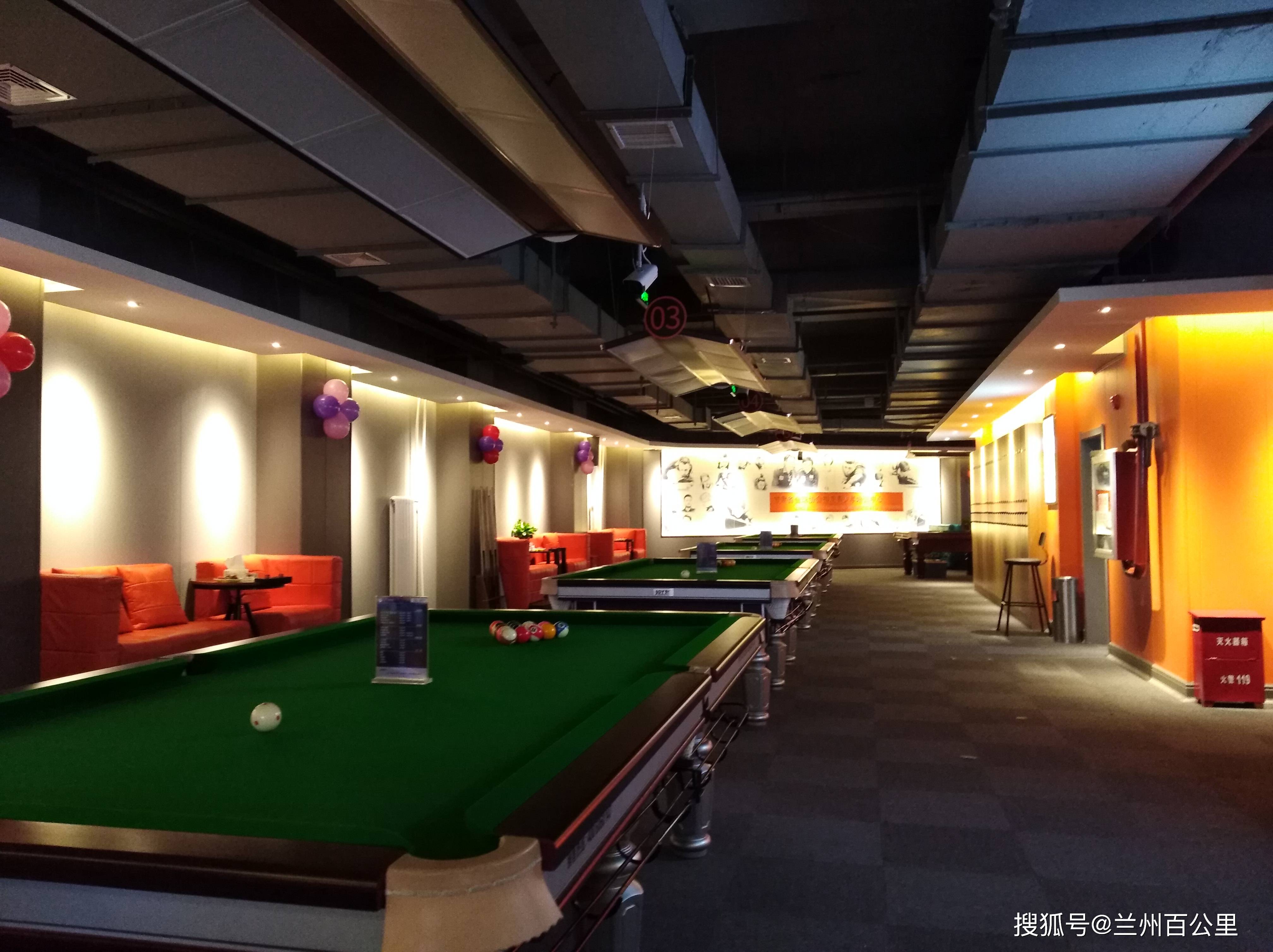 兰州兰贝台球俱乐部开业 靓丽助教与球友切磋引人关注