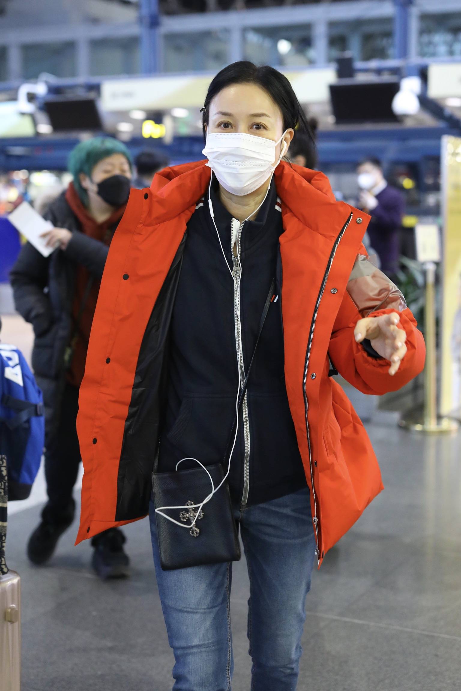 1/ 12 2021年1月21日,北京,那英现身机场.