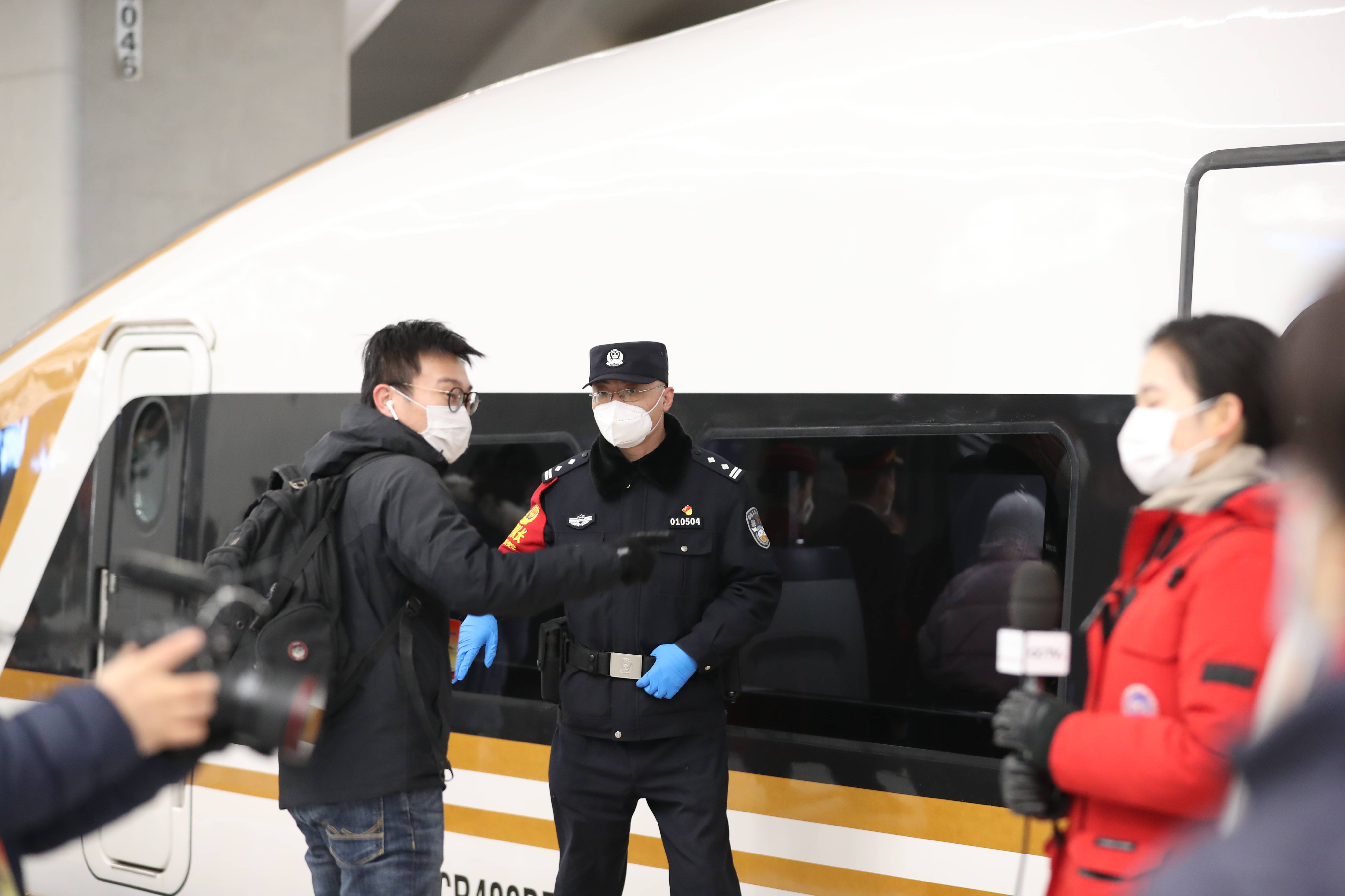 京哈高铁全线贯通 北京铁警加强辖区安保工作