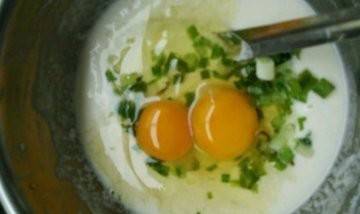 葱花鸡蛋饼的家常做法 饼香 酥软 真好吃 面糊