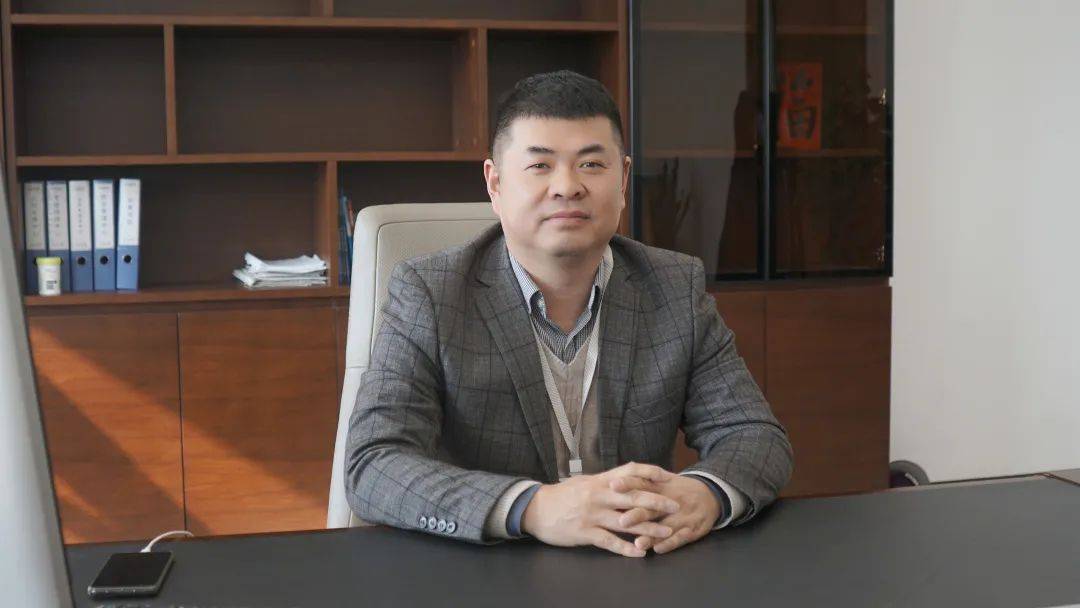 华园教育荣获"2020年度中国标杆教育集团"奖_陈义盛