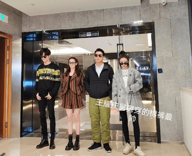 身材|薇娅的身材比例一点不输女明星，穿开叉裙秀出肌肉腿
