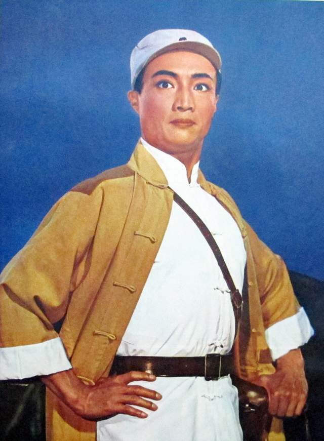 京剧《红色娘子军》,根据同名电影改编,由冯志孝,杜近芳等担任主演