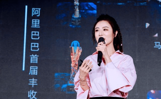 身材|薇娅的身材比例一点不输女明星，穿开叉裙秀出肌肉腿