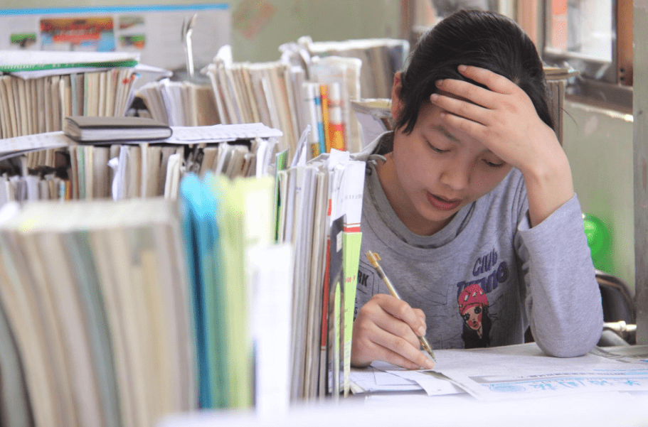 高中生出现厌学心理,教你用“羊群效应”,稳步提升学习成绩-搜狐大视野-搜狐新闻
