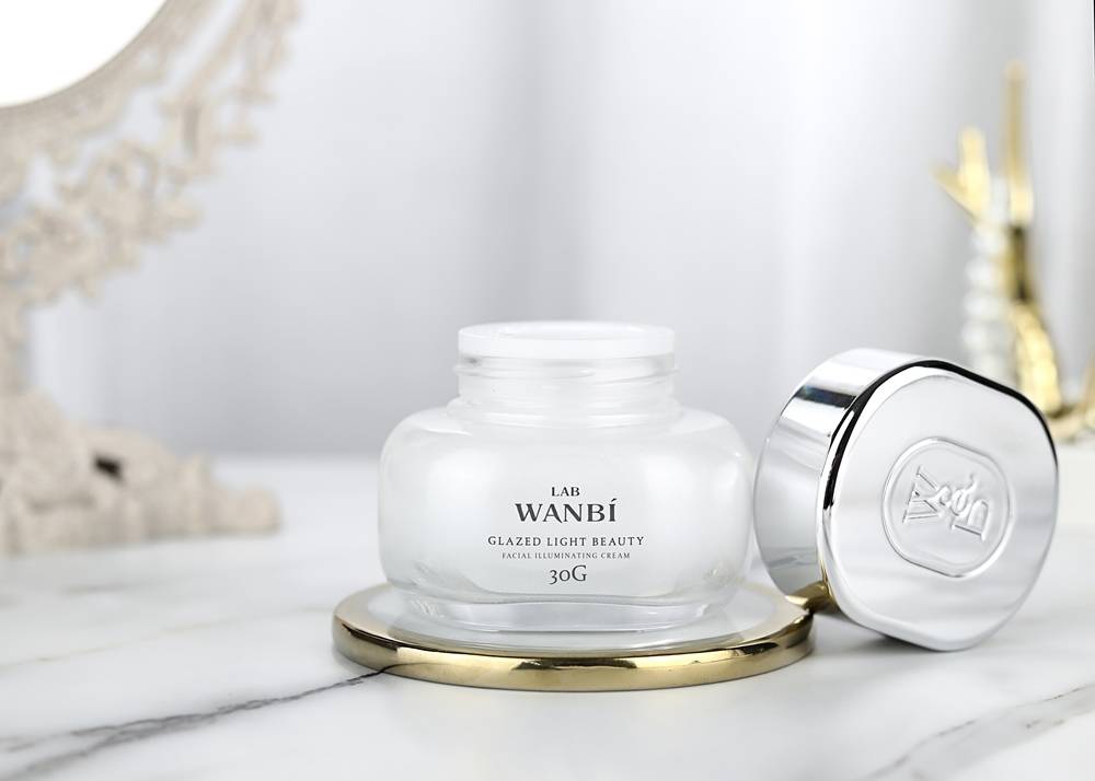 焕亮光彩,强韧肌肤,丸碧至美琉光焕肤霜