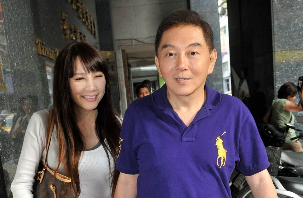 高调为高国华庆生 陈子璇深夜曝背后目的