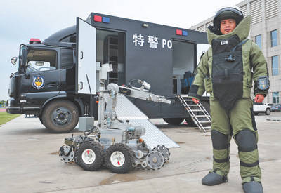 老兵新传天津市公安局特警高杨从侦察尖兵到拆弹专家