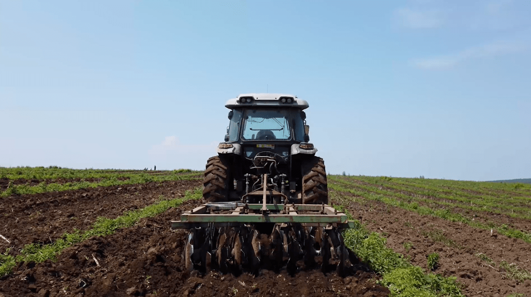 拥有丰疆智能拖拉机,高科技耕田不是梦