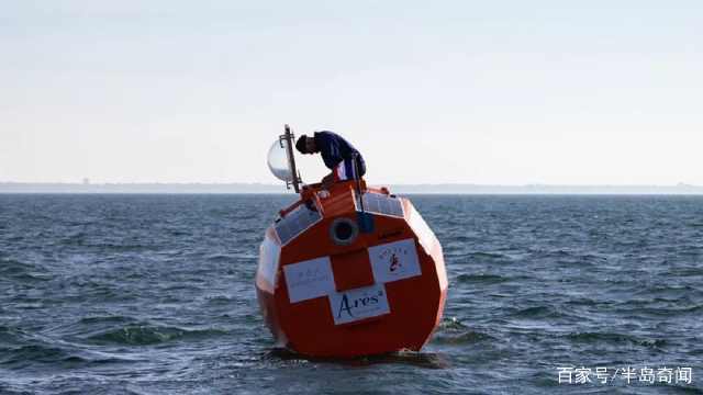 法国72岁老头造木桶小船，独自驾船横穿大西洋，预计三个月上岸！