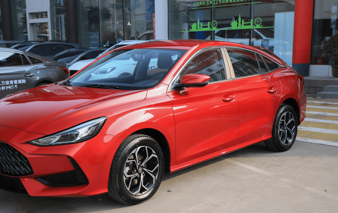 8万多就配173马力自动挡名爵5月销16万和帝豪争第一