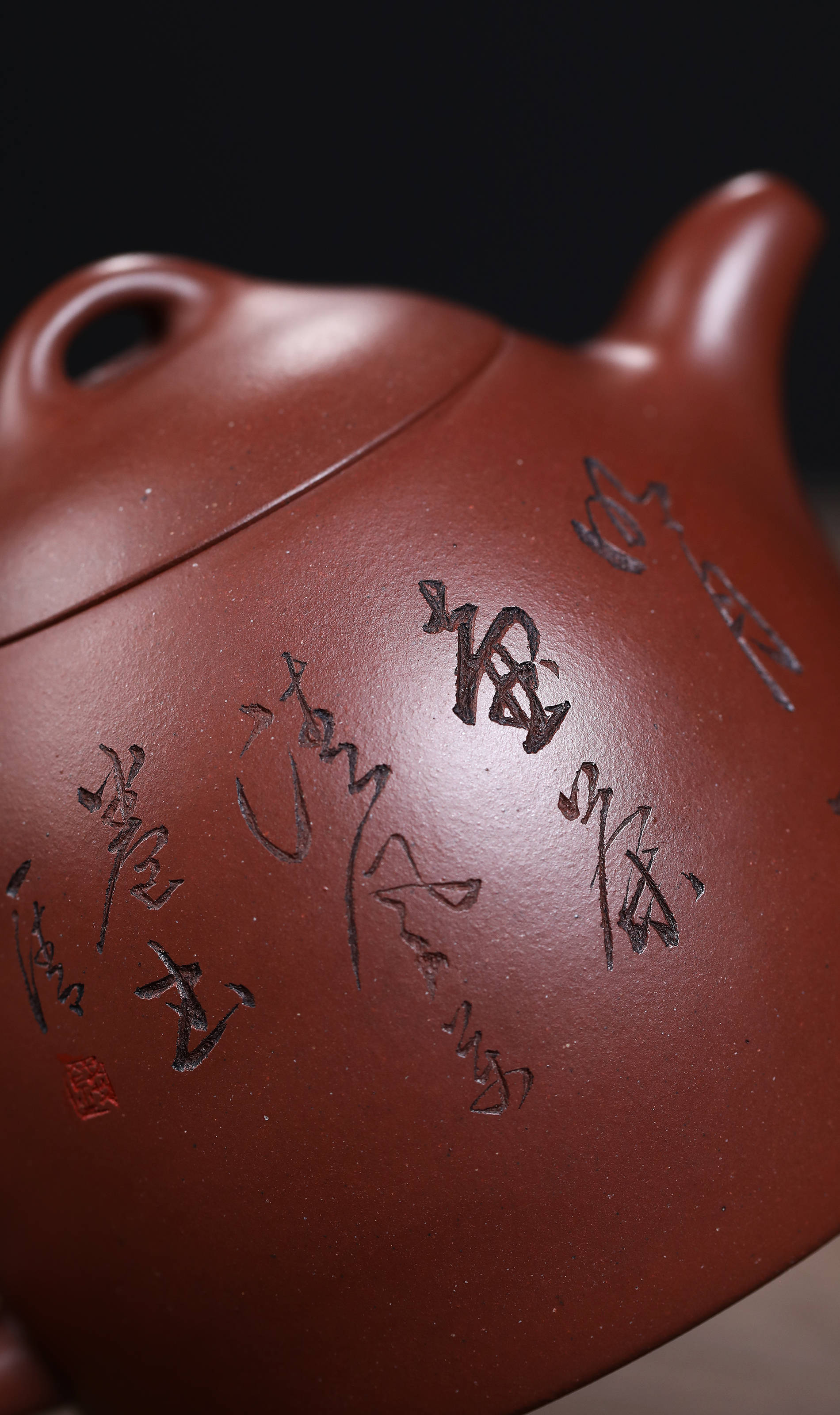 都说紫砂陶刻比制壶容易,但能把刻绘做到钱一清这样的不多吧?