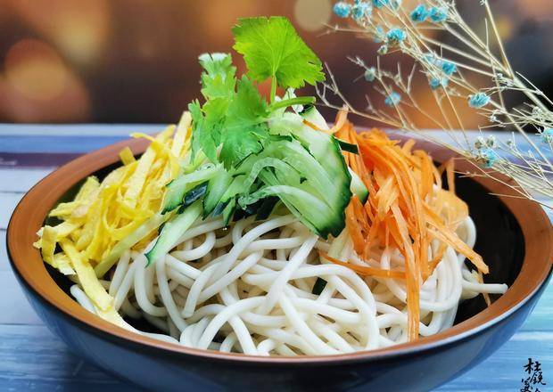 原创夏至吃凉面这样吃才够味分享经典三丝凉面做法美味又瘦身