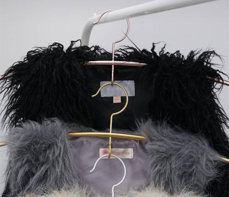 服装店用亚克力衣架好不好呢