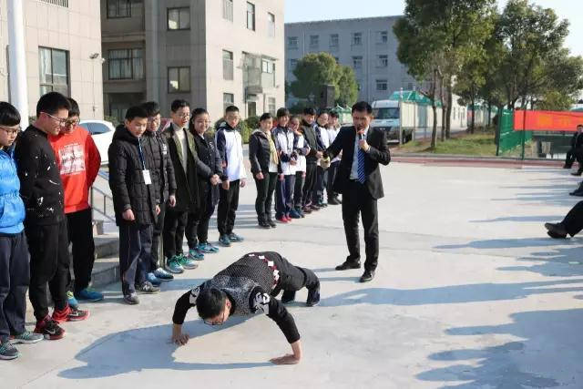 点燃学习的激情—凌宇老师杭州市钱塘新区新围初级中学中考动员励志