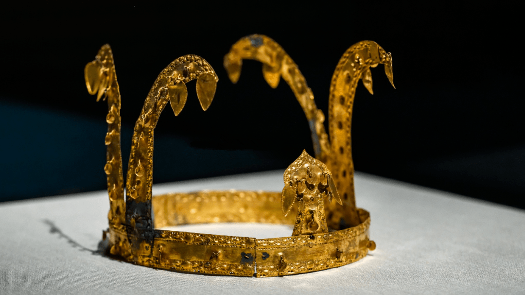 韩国也有金步摇王冠 一起看看韩国古代金饰有何不同 金冠