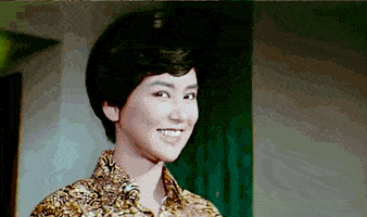 后面放的是邵音音年轻时候的样子,氧叔以前看过邵音音的照片,知道她