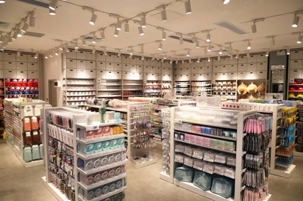 名创优品创始人叶国富妻子曾是化妆品店导购现如今身价过亿