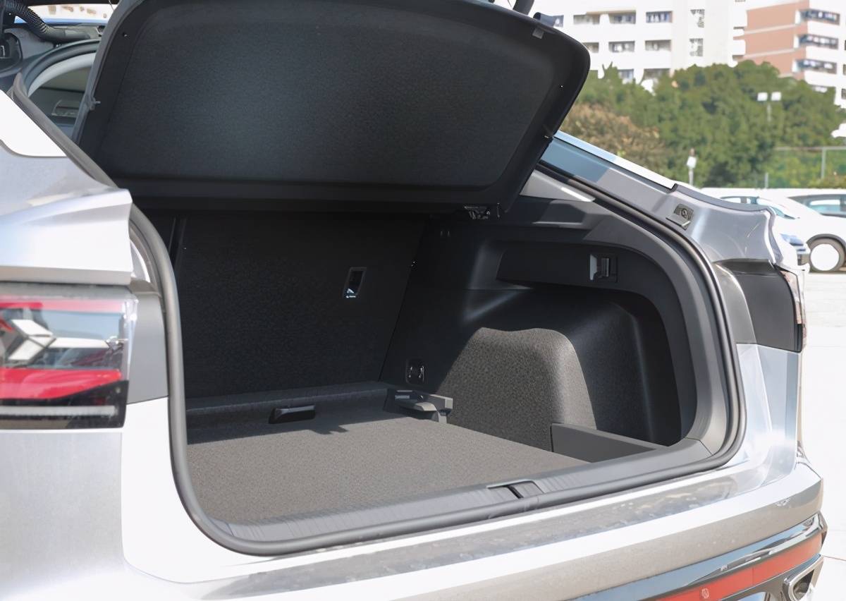 后备箱最大1561l,应对全家所需