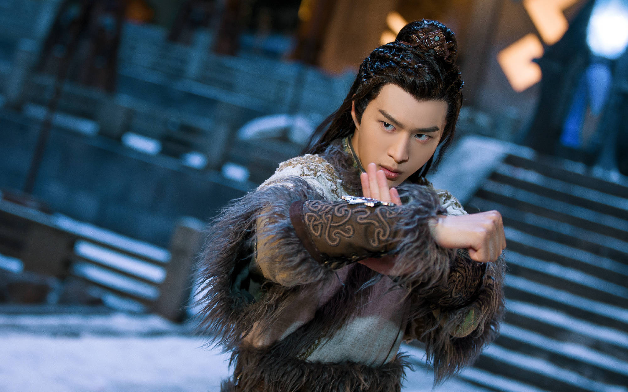 范丞丞饰两角反差受认可 网友催贡穆烈上线《灵域》