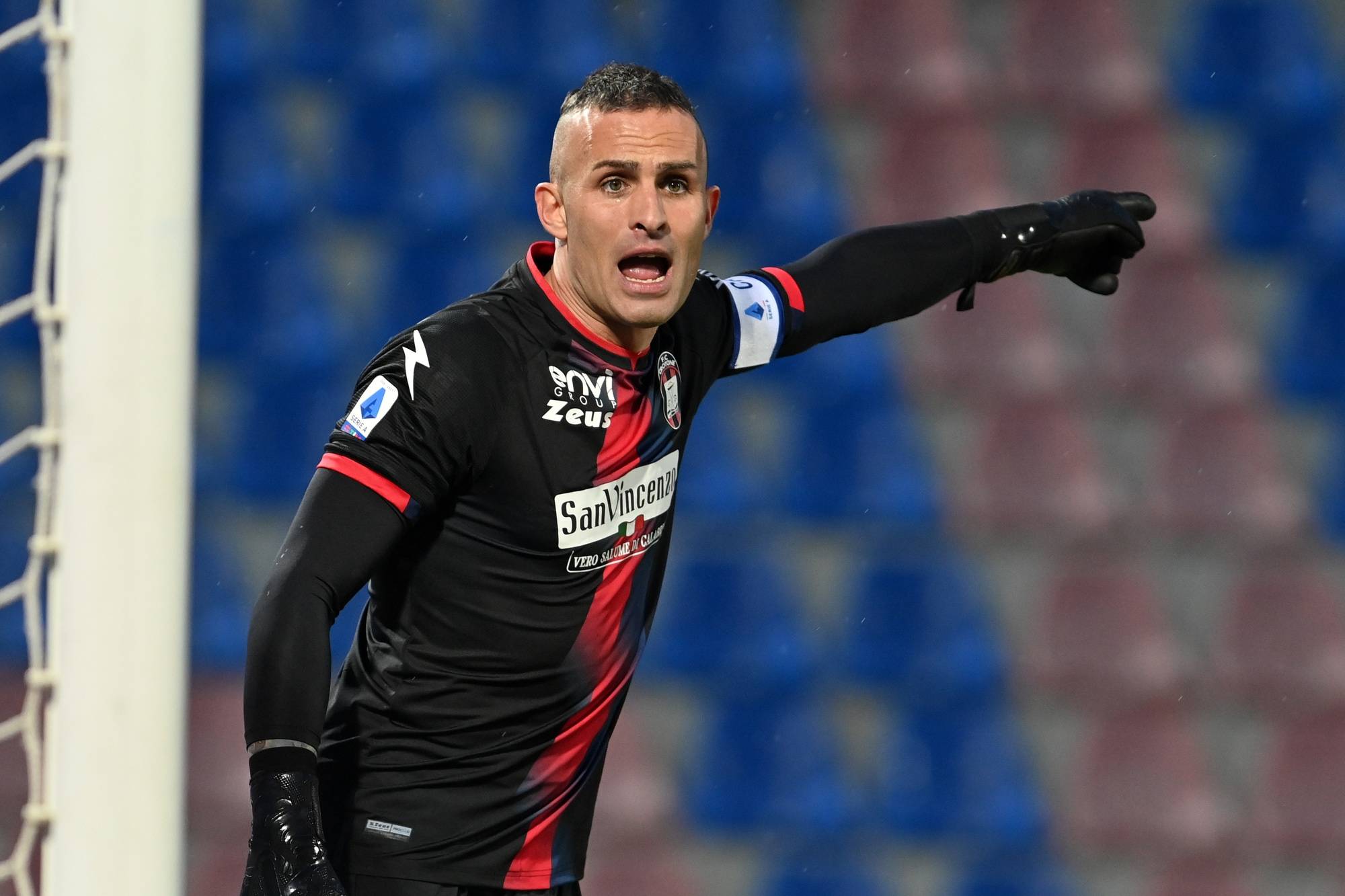 克罗托内官方:与队长科尔达斯续约_帕尔马