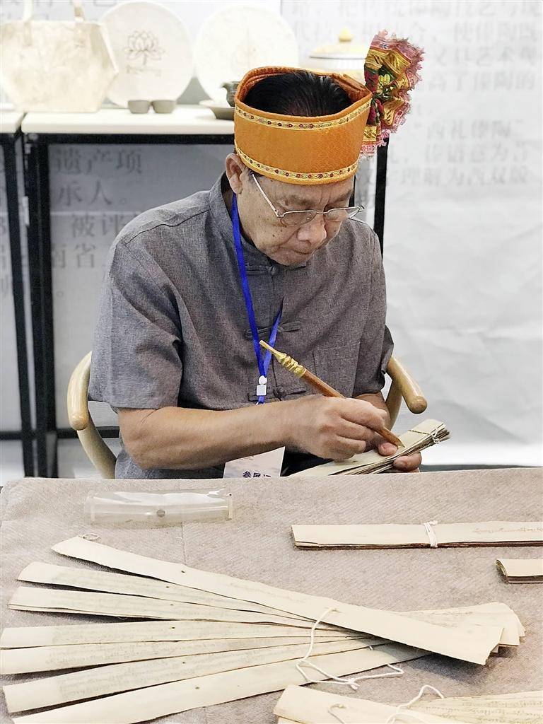 贝叶经制作技艺,2008年经国务院批准列入第二批国家级非物质文化遗产