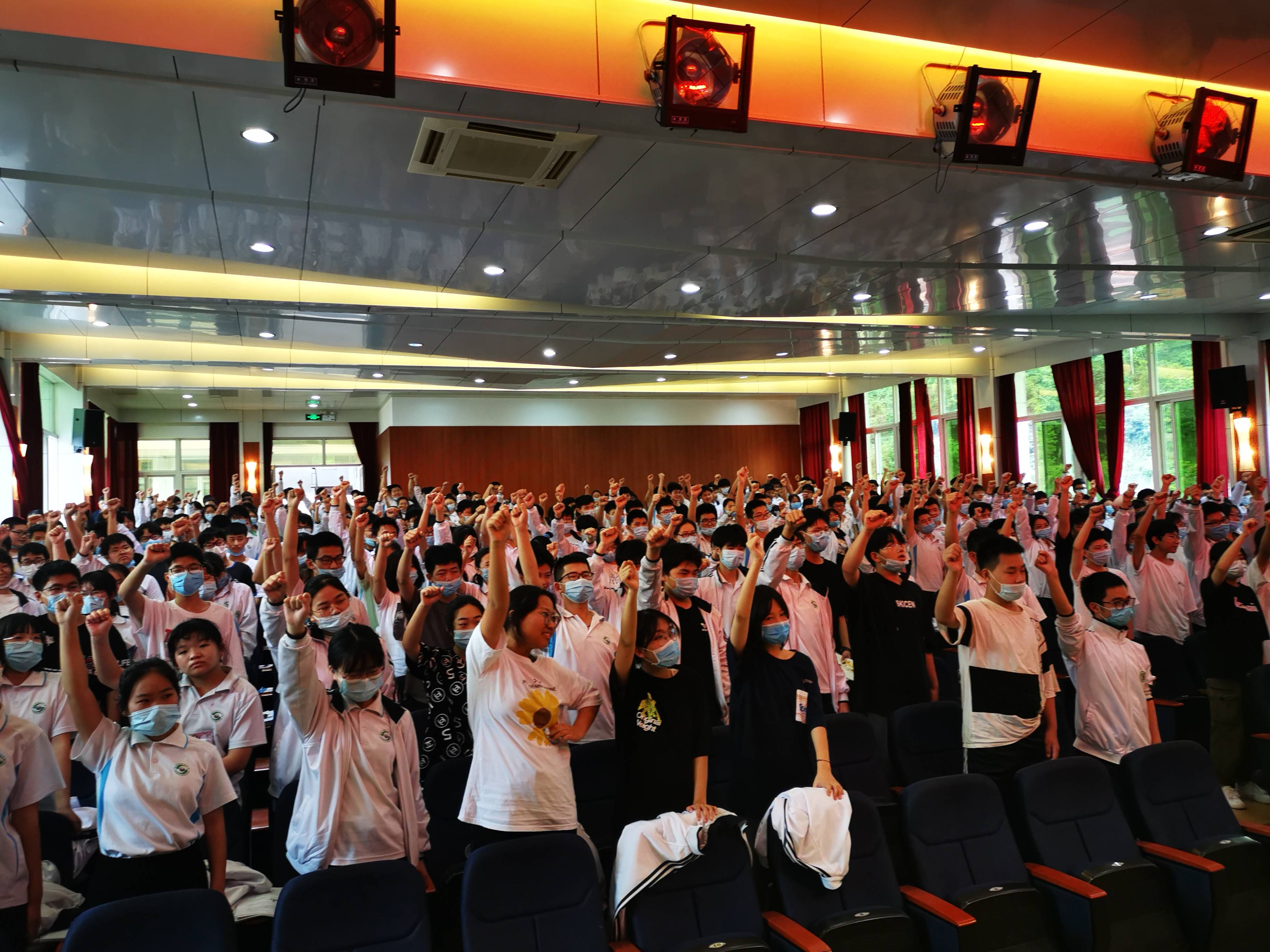 点燃激情笑傲六月凌宇老师浙江温岭市第五中学初三中考励志演讲会