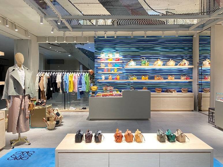 重庆独家loewe罗意威精品店在星光68广场璀璨启幕