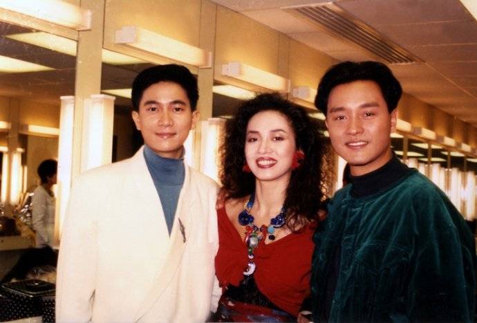 原创曾是乐坛巨星却因病不幸离世已嫁初恋为他扶灵