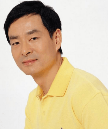 原创64岁濮存昕全家近照漂亮妻子贤惠能干总裁女儿还是个白富美