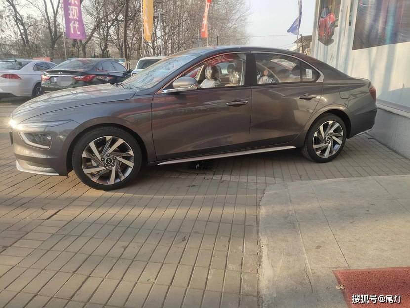 新名图到店实拍,外观设计标新立异,配置表现不错