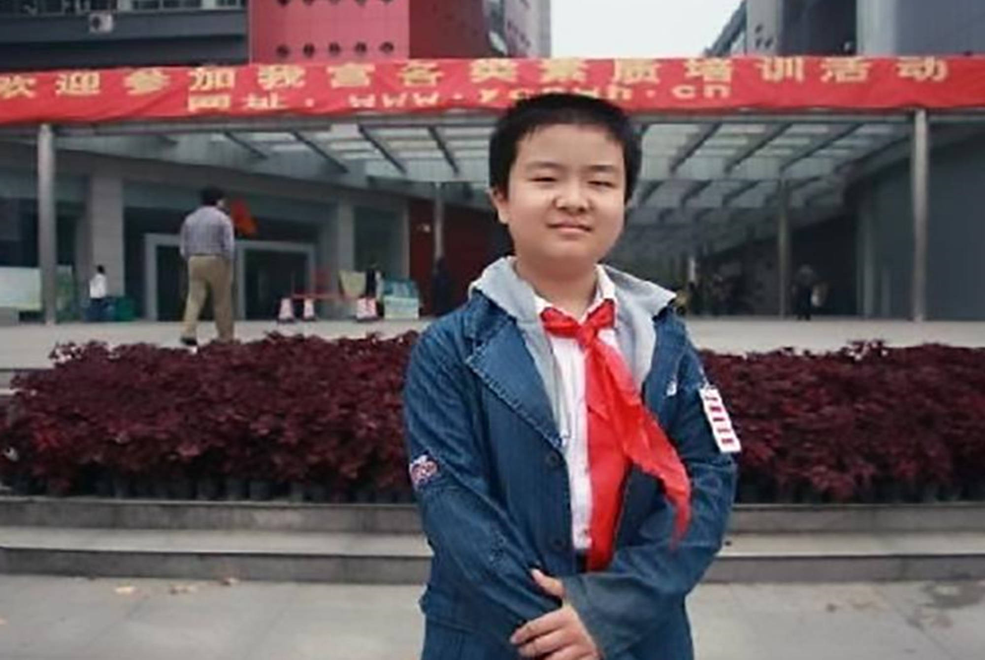 曾经的"五道杠少年"和"不屑弟"如今怎样?一个王者,一个青铜