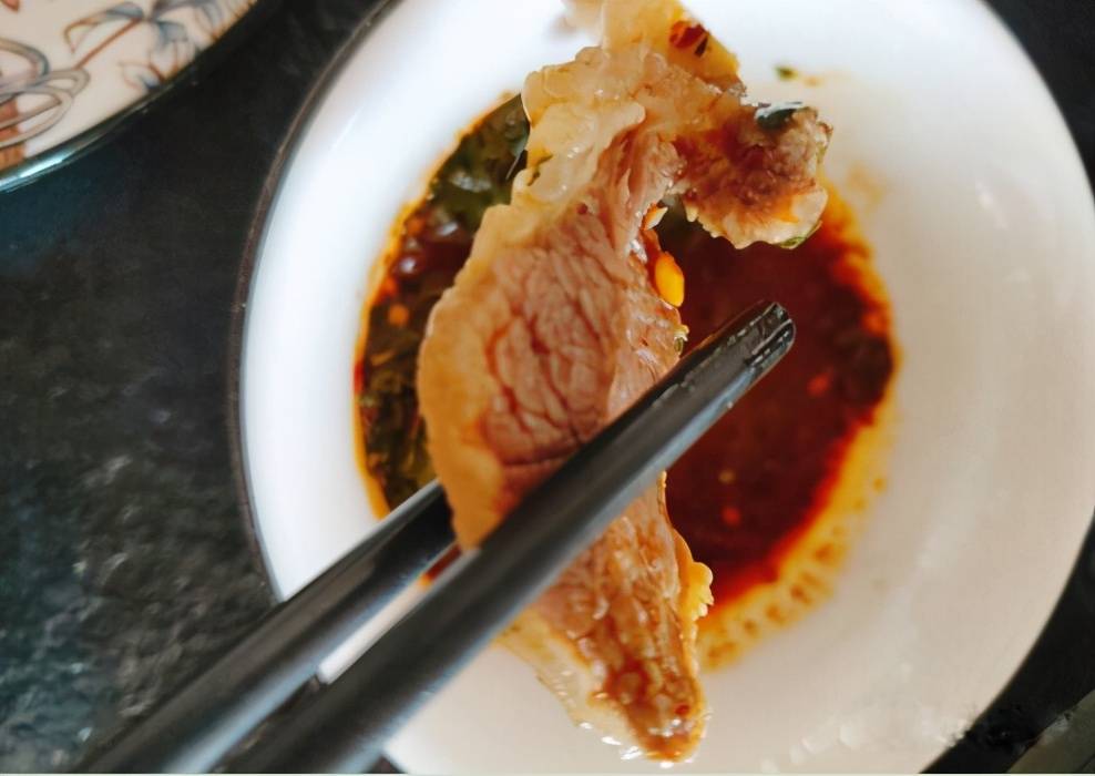 李时珍所著的《本草纲目》中就记载着:"羊食百草可疗百病,肉是十全大