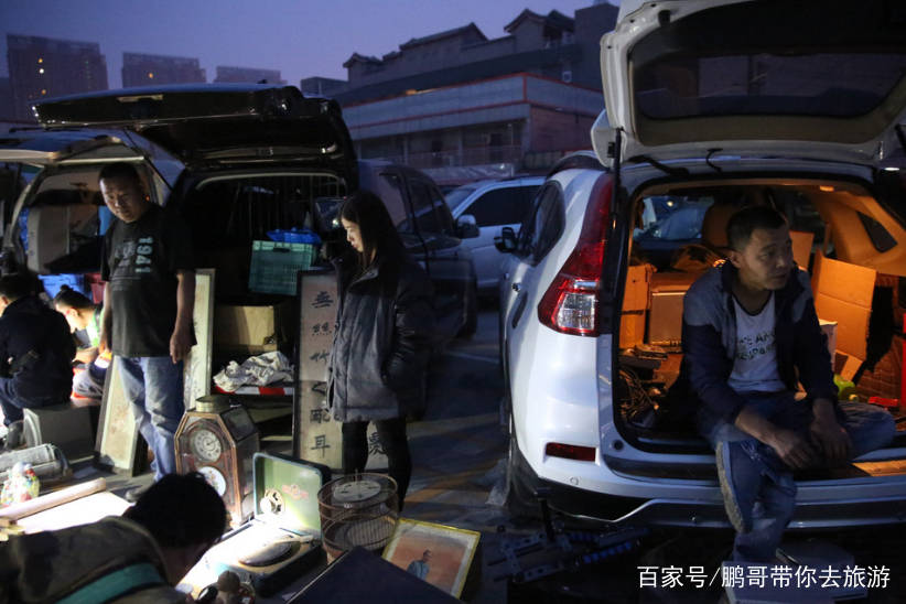 凌晨的北京“鬼市”，不仅是“穷人的天堂”，还藏着一代人的回忆