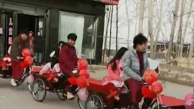 河南新郎租三轮车接亲（图）