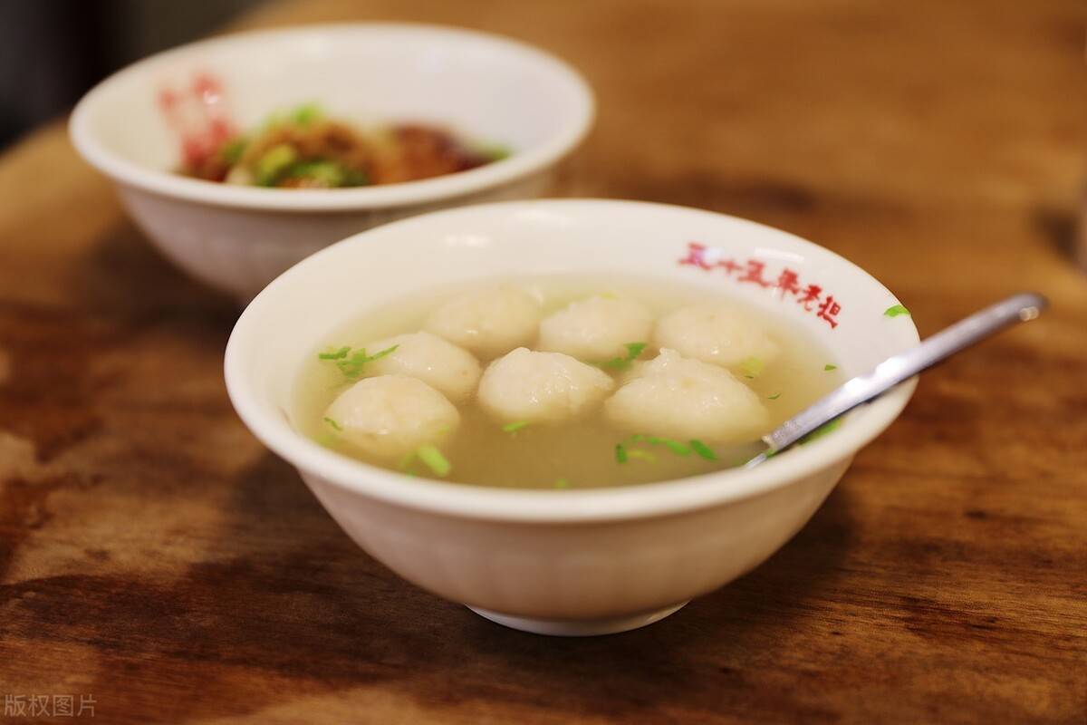 厦门小巷中的美食,鲜香软嫩鱼丸汤,教你自己在家做,营养又美味