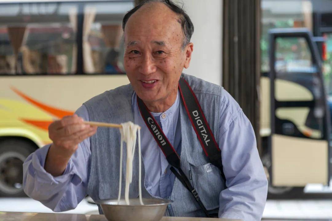 这个日本人来中国吃了3000碗面评出了他心中最好的15碗