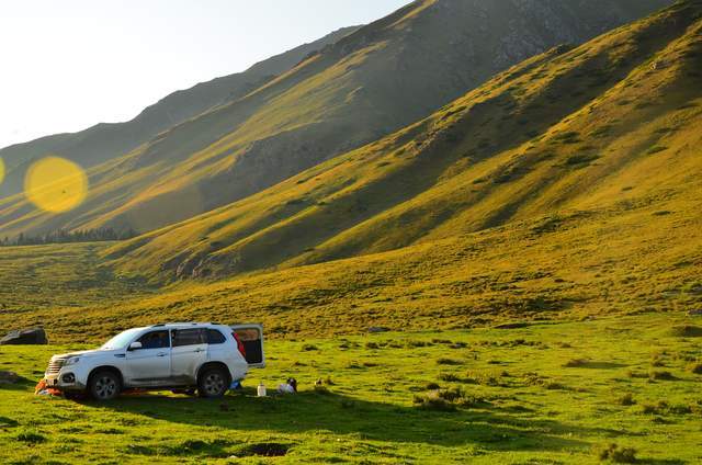 到新疆旅游最好不要开车去？该如何正确地打开新疆旅游的方式？